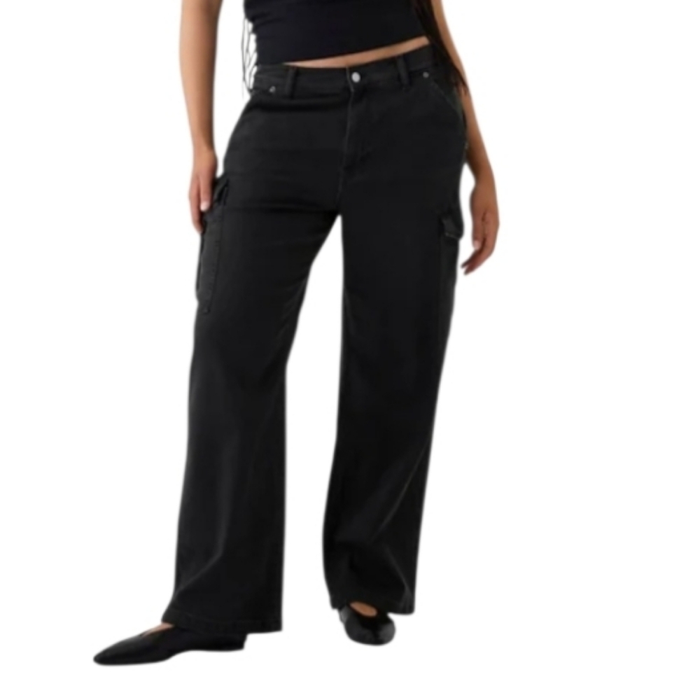 NWT. Gap 90's Loose Midrise Cargo Jeans Sz. 10 Regular  Black